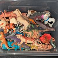 Scatola con animali vari x giocare