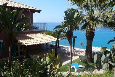 Splendida villa a picco sul mare Tropea/Parghelia