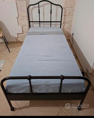 Letto sagstua Ikea 90 x 200 con materasso  nuovo