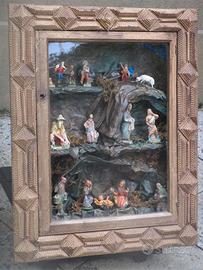 Antica teca con presepe