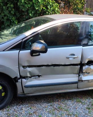 Peugeot 3008 2.0 HDi (2009) automatico, funziona!