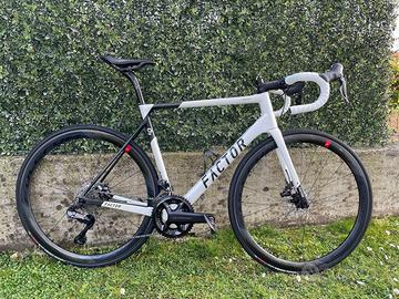 Bici da corsa Factor O2