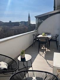 Ultimo piano con terrazzo vivibile e vista aperta