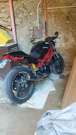 moto ducati Monster 695 