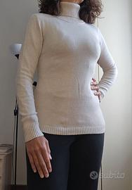 Maglione beige a collo alto