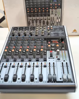 Mixer Behringer Xenyx X1204USB — 12 canali