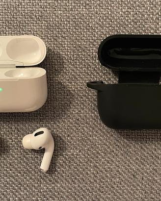 Apple: AirPods Pro Completi con Custodia in Gomma