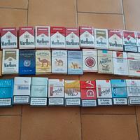 collezione di pacchetti di sigarette vuoti 