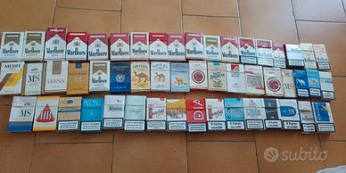 collezione di pacchetti di sigarette vuoti 