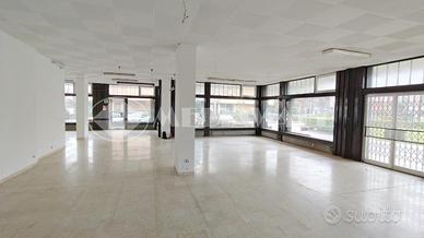 Oltre 3 vetrine a Maniago