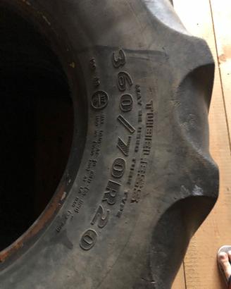 Gomme 360 70 R20
