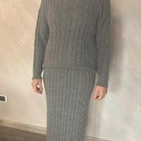 completo in maglia a trecce grigio melange.