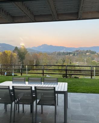 Tavolo allungabile da esterno con 12 sedie  Deghi