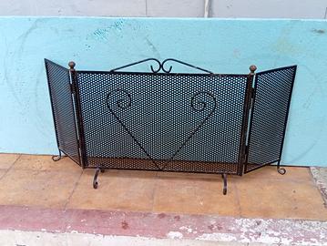 paraschizzi per camino 