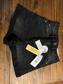 Pantaloncini di jeans Mom slim fit Stradivarius