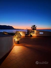 Meravigliosa casa con terrazza davanti il mare