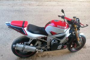 Yamaha r6 yzf naked pista ricambi Aprilia rx 2010 