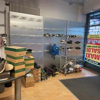 ARREDO NEGOZIO  completo Leggi  dettagli