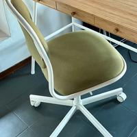 Sedia girevole da scrivania verde salvia