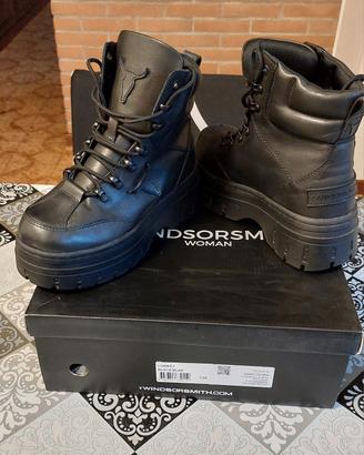 Windsor Smith originali stivaletti/anfibi donna.