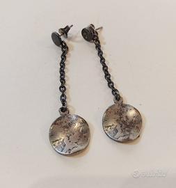 Orecchini pendenti argentati effetto martellato