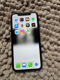Apple IPhone 11 nero + decina di cover -