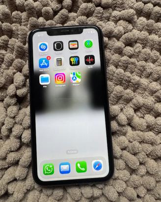 Apple IPhone 11 nero + decina di cover -