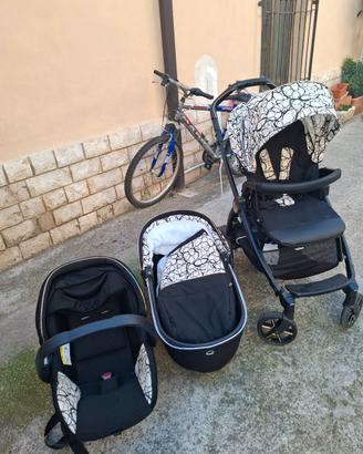 Trio passeggino. 