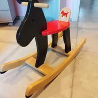 cavallo a dondolo legno