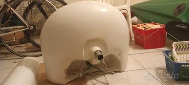 Lavabo sospeso con semicolonna e miscelatore