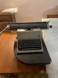 Macchina da Scrivere Olivetti 