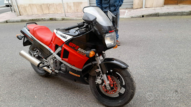 Stupenda Kawasaki gpz 600 r per intenditori 16v