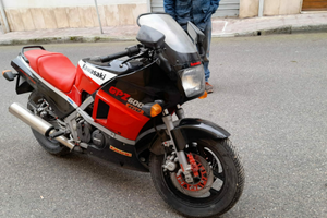 Stupenda Kawasaki gpz 600 r per intenditori 16v