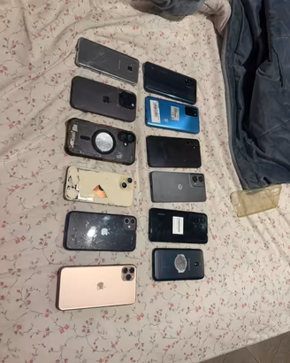 Lotto 13 smartphone rotti e non funzionanti