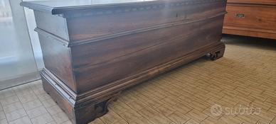 Cassapanca antica in noce