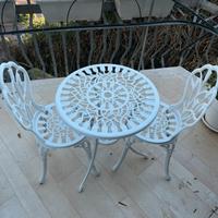 Tavolino e sedie da esterno