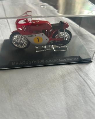 Moto Mv agusta 500 Giacomo agostini 1967 con teca