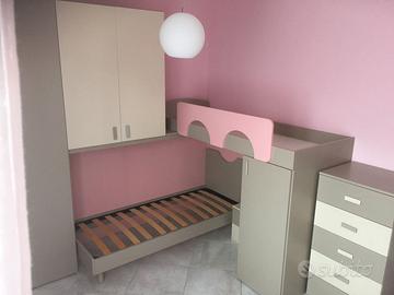 Cameretta per bambini con soppalco e contenitore
