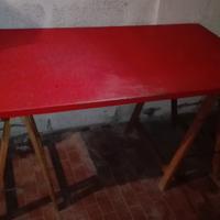 Asse di legno con cavalletti