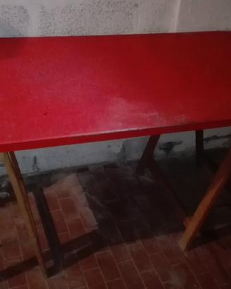 Asse di legno con cavalletti