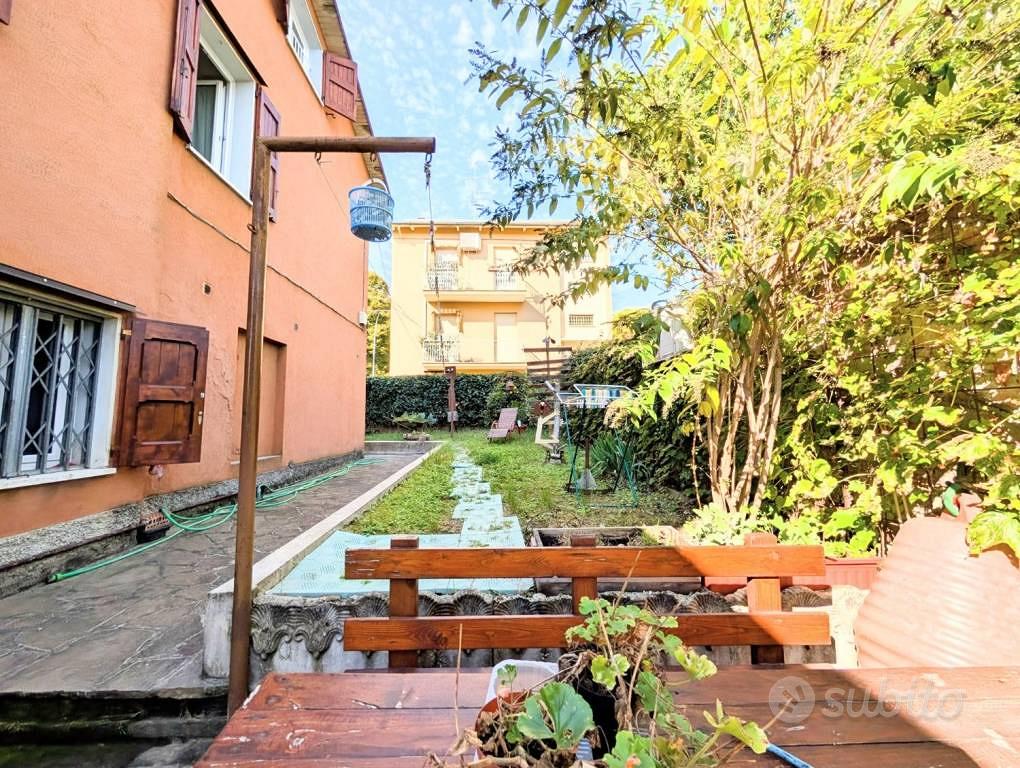 Villa di 237 m² con più di 5 locali e box auto dop - Vista 2