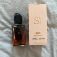 Sì Giorgio Armani