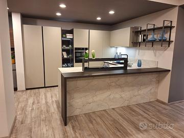 Cucina con penisola moderna outlet di alta qualità