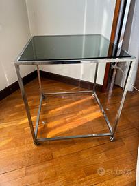Tavolino in acciaio e cristallo