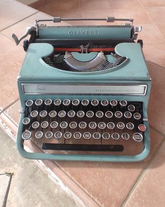 macchina da scrivere Olivetti 