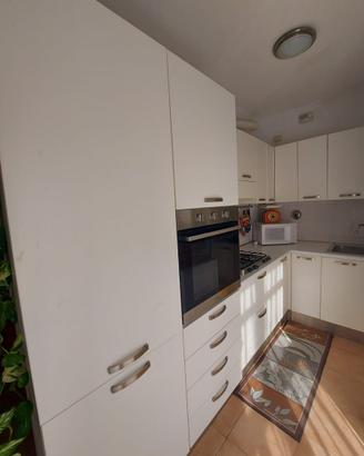 Cucina componibile ad angolo bianca