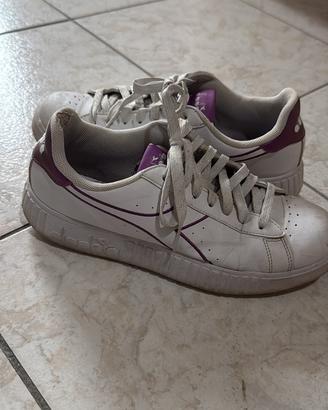 Diadora