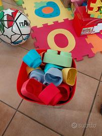 gioco montessori e cubi gommosi