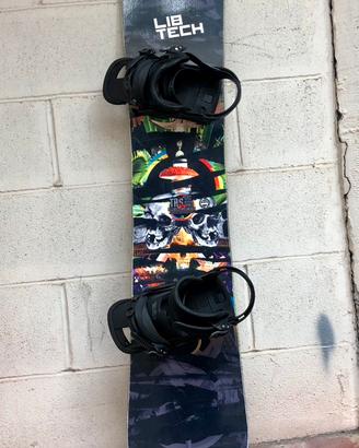 Snowboard lib tech 157w e att. burton cartel 300€