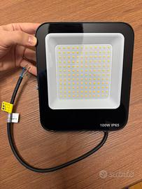 Faretto LED 100W IP65 Da Esterno e Interno